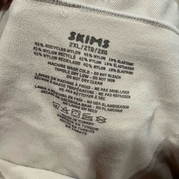 NWOT Skims Shapewear Seamless Sculpt High Waisted Above Knee Short Sand Size 2XL - Picture 2 of 3